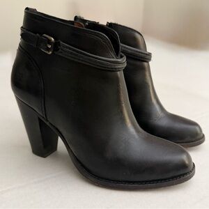 Frye Jenny Seam Short Boot in Black Leather 6.5M